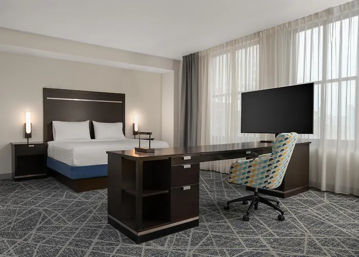 Hampton Inn And Suites Cincinnati - Downtown