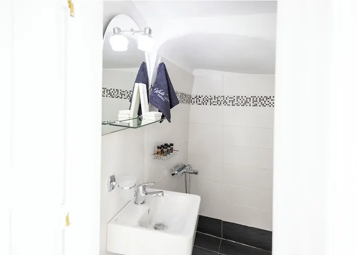 White Side Suites