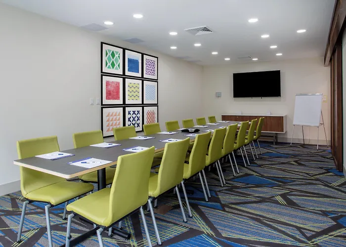Holiday Inn Express & Suites - Deland South By Ihg