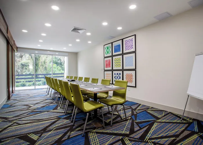 Holiday Inn Express & Suites - Deland South By Ihg
