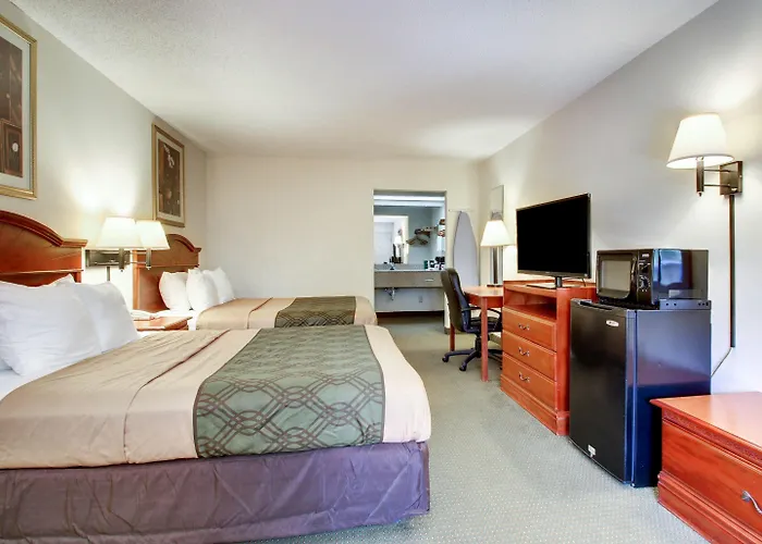Econo Lodge Inn & Suites Gulfport Airport