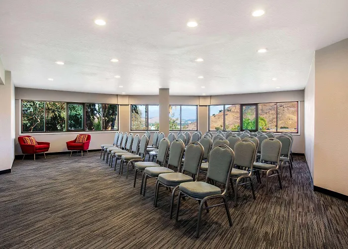 La Quinta By Wyndham Pomona