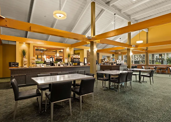 Best Western The Plaza Hotel Honolulu Airport - Free Breakfast