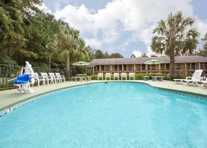 Howard Johnson By Wyndham Dothan