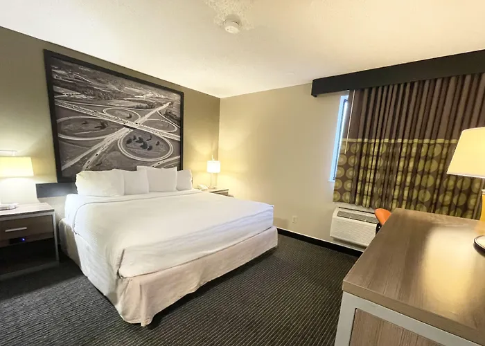 Super 8 By Wyndham St Charles