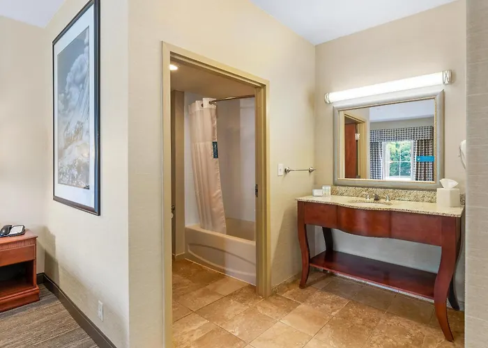 Hampton Inn & Suites Mystic