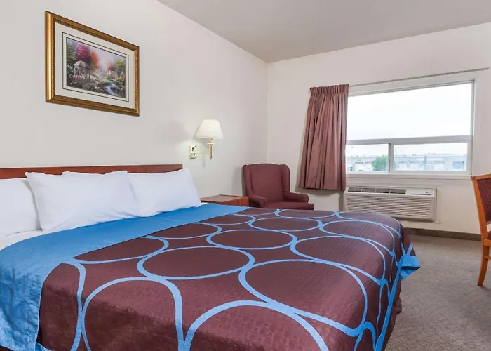 Super 8 By Wyndham Edmonton/West