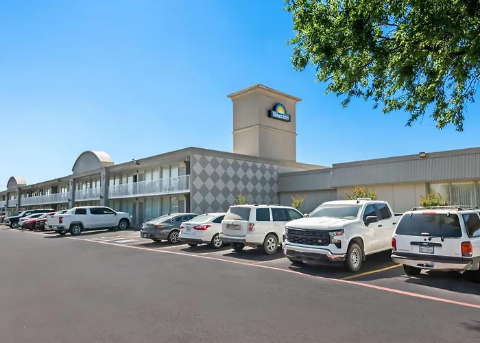 Days Inn By Wyndham Hillsboro Tx