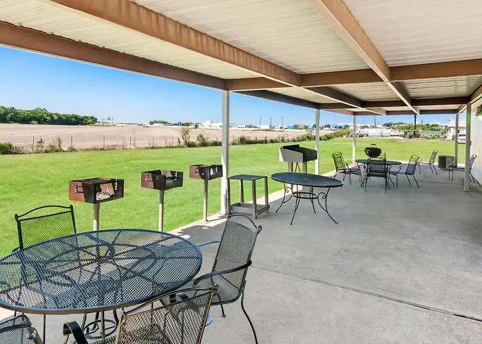 Days Inn By Wyndham Hillsboro Tx