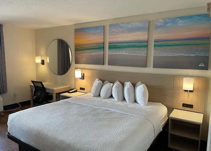 Days Inn & Suites By Wyndham Navarre - Near Beaches Hurlburt