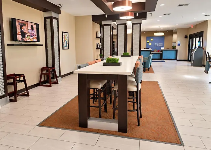 Holiday Inn Express Kenedy By Ihg