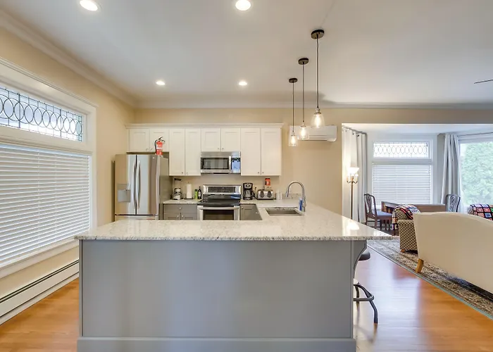 Updated Sheboygan Home W/ Porch < 1 Mi To Beach