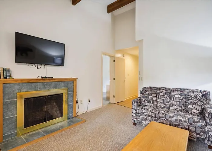 202 Cedarbrook One Bedroom Queen Suite