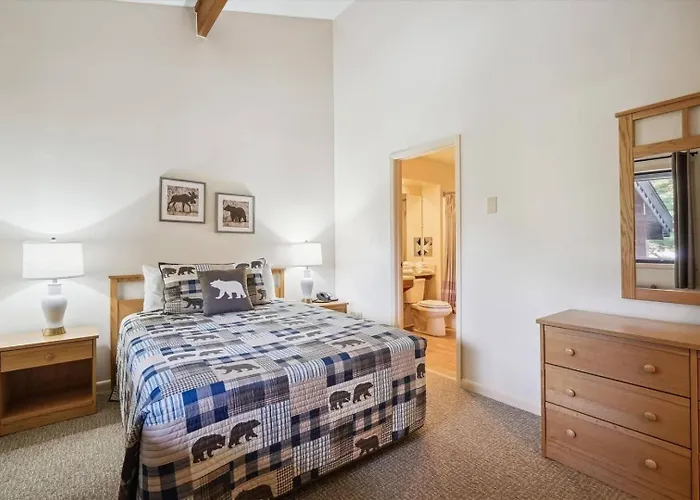 202 Cedarbrook One Bedroom Queen Suite