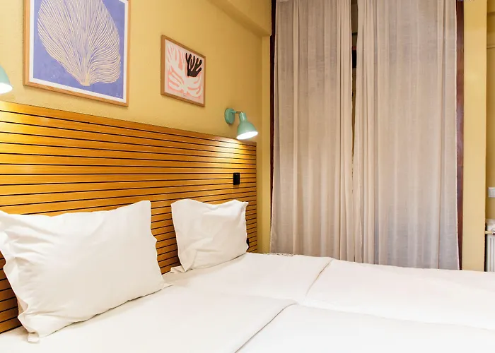 Hotels in Azenhas do Mar