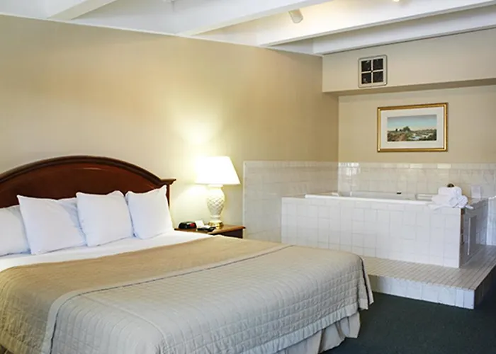 Americas Best Value Inn - Campus View