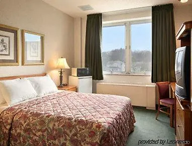 Elkins Inn And Suites