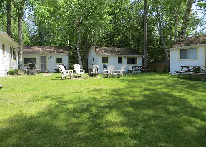 Woodland Cedars Family Cottage Resort