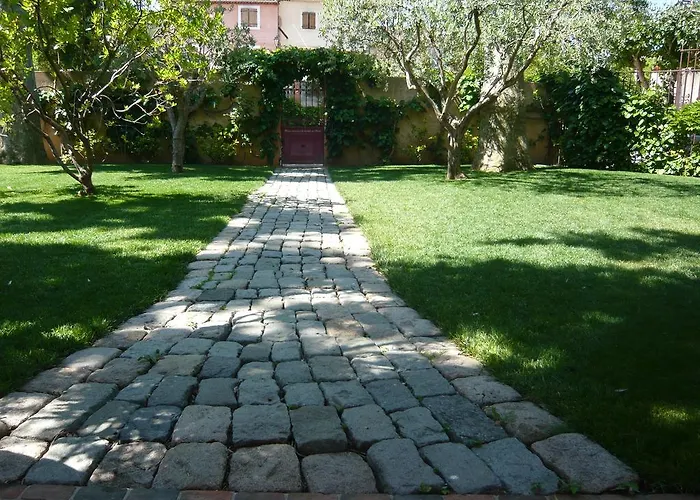Hotels in Correns