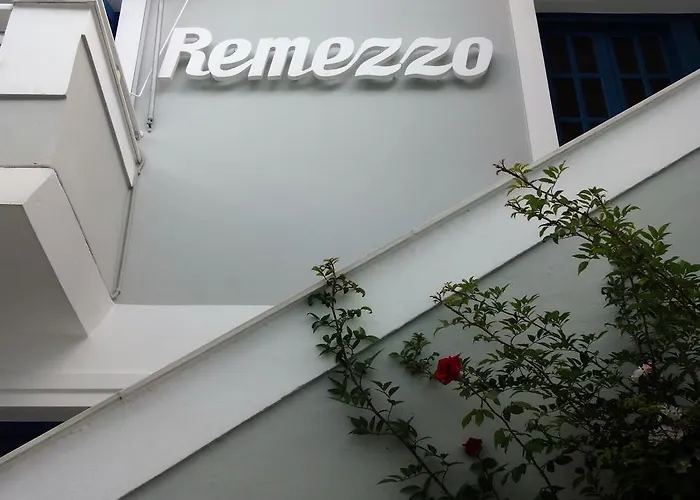 Remezzo Hotel & Studios