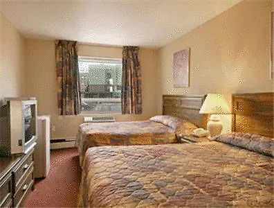 Super 8 By Wyndham Kingston