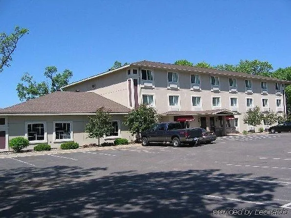 Budget Host Inn & Suites North Branch