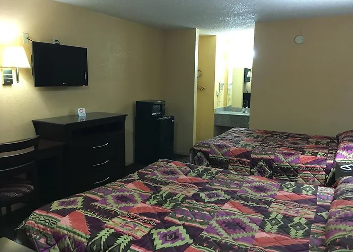 Redwood Inn - White Hall