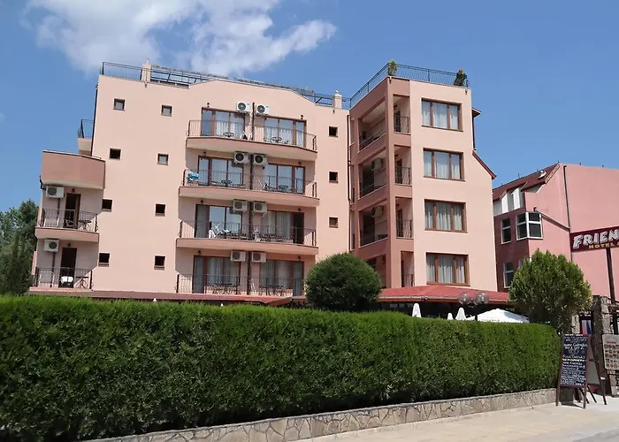 Friends Family Hotel - Free Parking