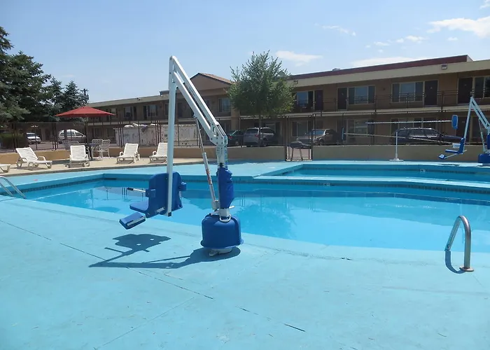 Travelstar Inn & Suites