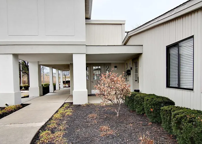 Suburban Studios Mentor - Cleveland Northeast