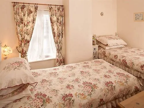 Yew Tree House - B&B