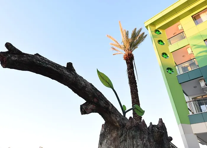 Green Life Hotel