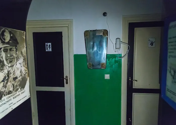 Alcatraz Jail-Hostel