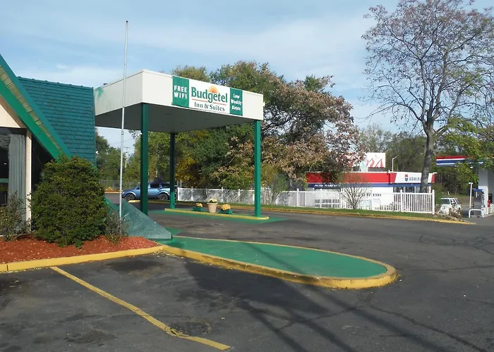 Budgetel Inn & Suites Hotel