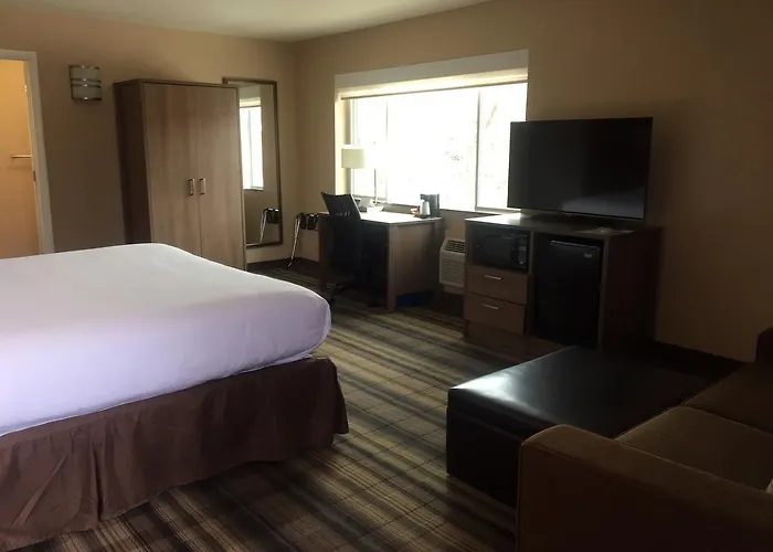 Boulder University Inn