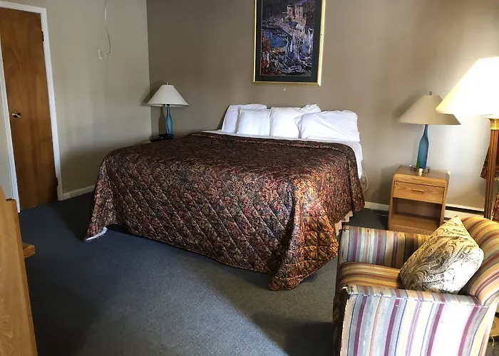 Village Inn Motel Holt
