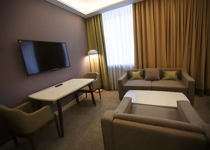 GREEN Which Hotel