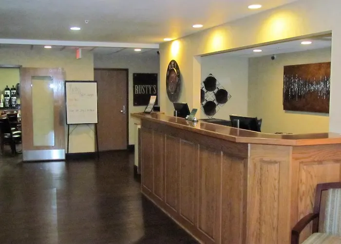 Oak Hill Inn & Suites