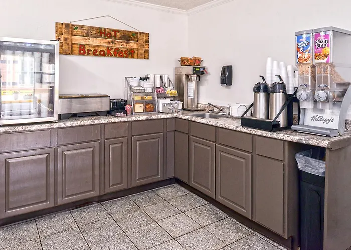 Country Garden & Suites-Benton