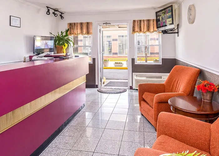 Country Garden & Suites-Benton