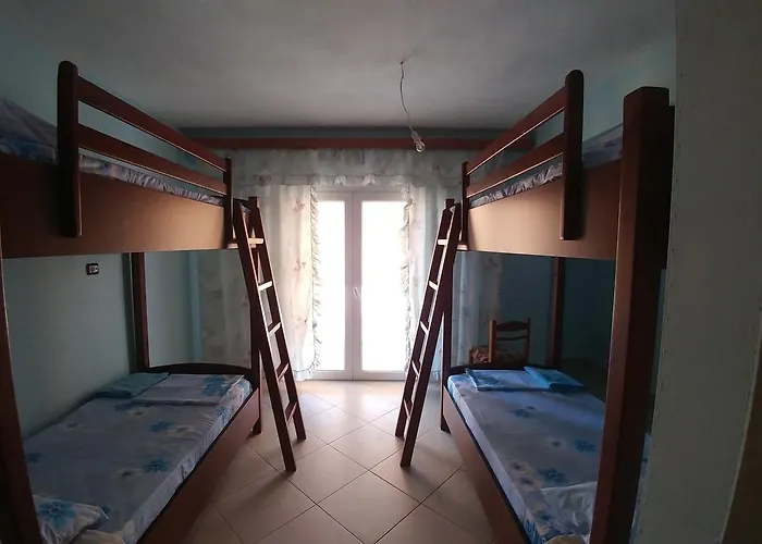 Mona'S Hostel