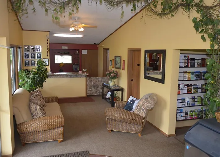 Arbor Inn Of Historic Marshall