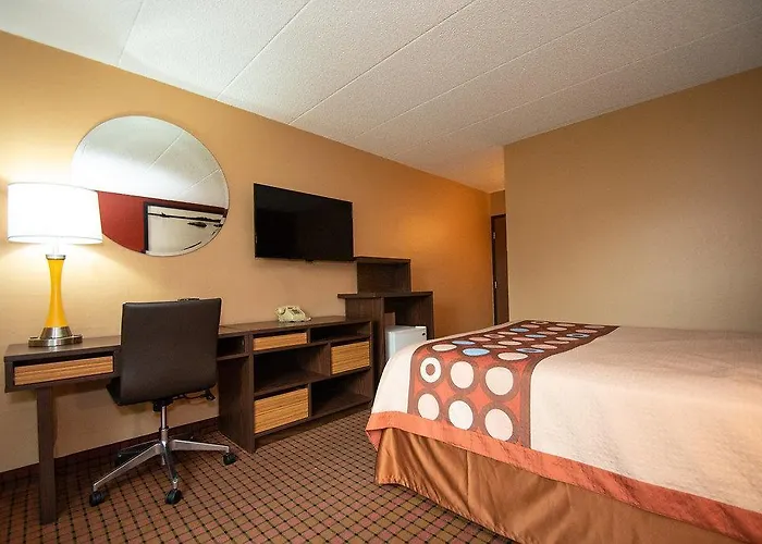 Super 8 By Wyndham Brooklyn Center/Mpls