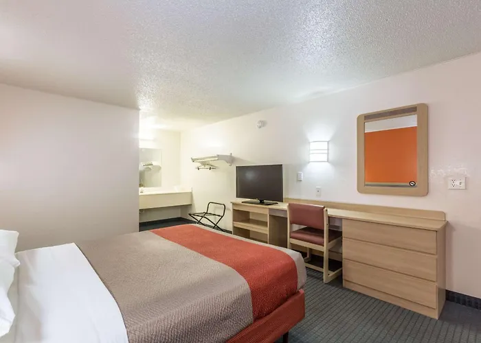 Travelodge By Wyndham Lansing