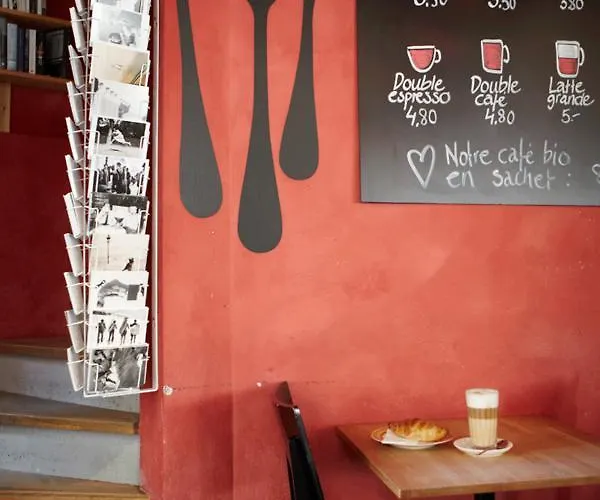 Le Cafe-Hotel De L'Aubier