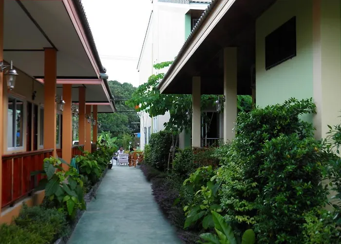 Ruen Narisra Resort