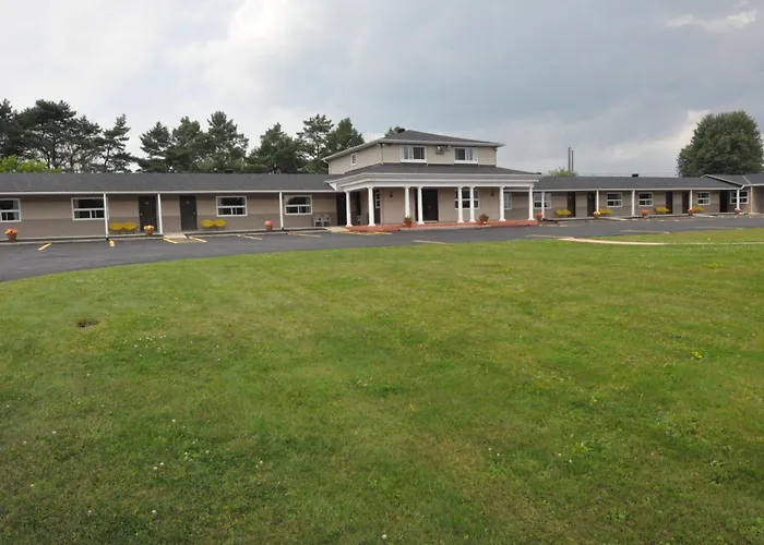 Colonial House Motor Inn