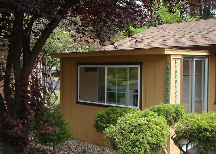 Ponderosa Gardens Motel
