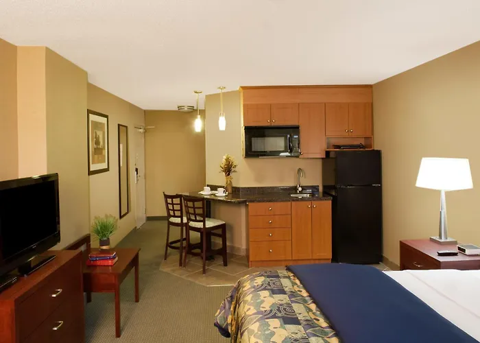Travelodge By Wyndham Oshawa Whitby