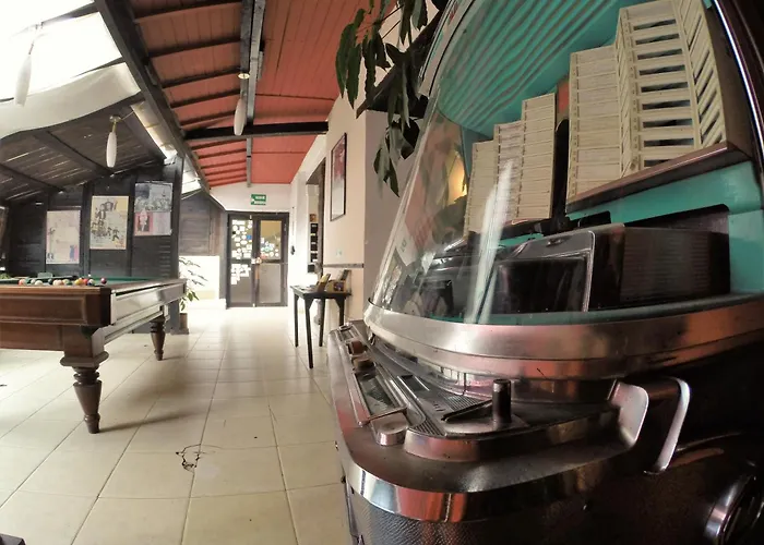 Hostal L'Auberge Inn